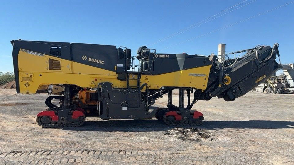 Bomag BM 2200/75 - Aszfaltmaró: 2 kép. Bomag BM 2200/75 - Aszfaltmaró: 2 kép.