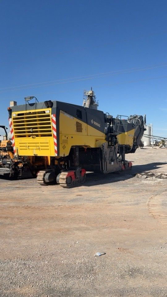 Bomag BM 2200/75 - Aszfaltmaró: 3 kép. Bomag BM 2200/75 - Aszfaltmaró: 3 kép.