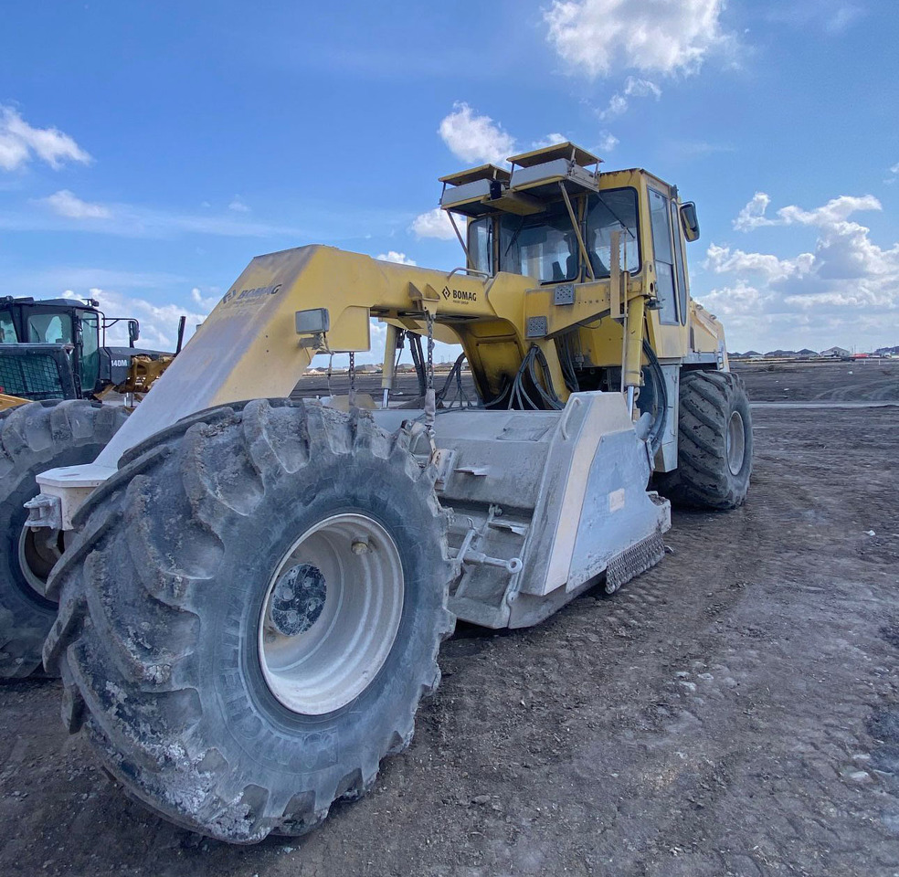 Bomag MPH 122-2 - Talajstabilizáló: 1 kép. Bomag MPH 122-2 - Talajstabilizáló: 1 kép.