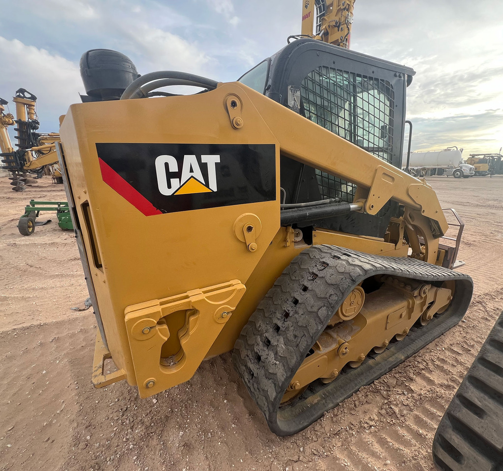 Caterpillar 279D - Mini homlokrakodó: 3 kép. Caterpillar 279D - Mini homlokrakodó: 3 kép.
