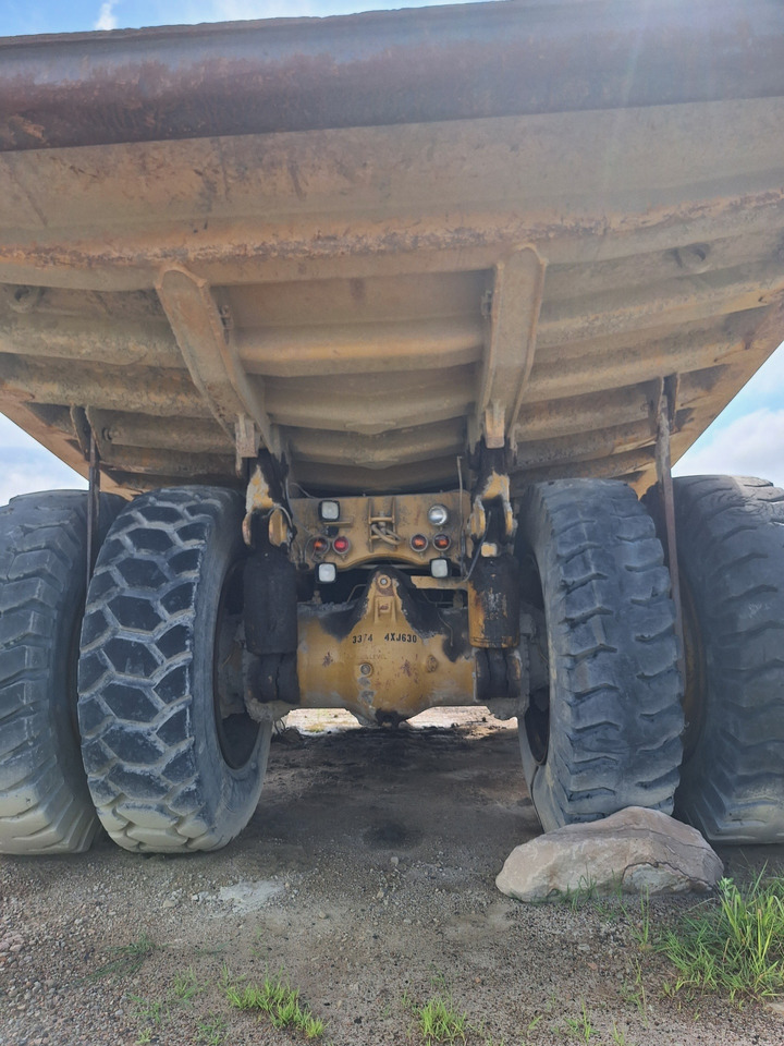 Caterpillar 777C - Dömper: 4 kép. Caterpillar 777C - Dömper: 4 kép.