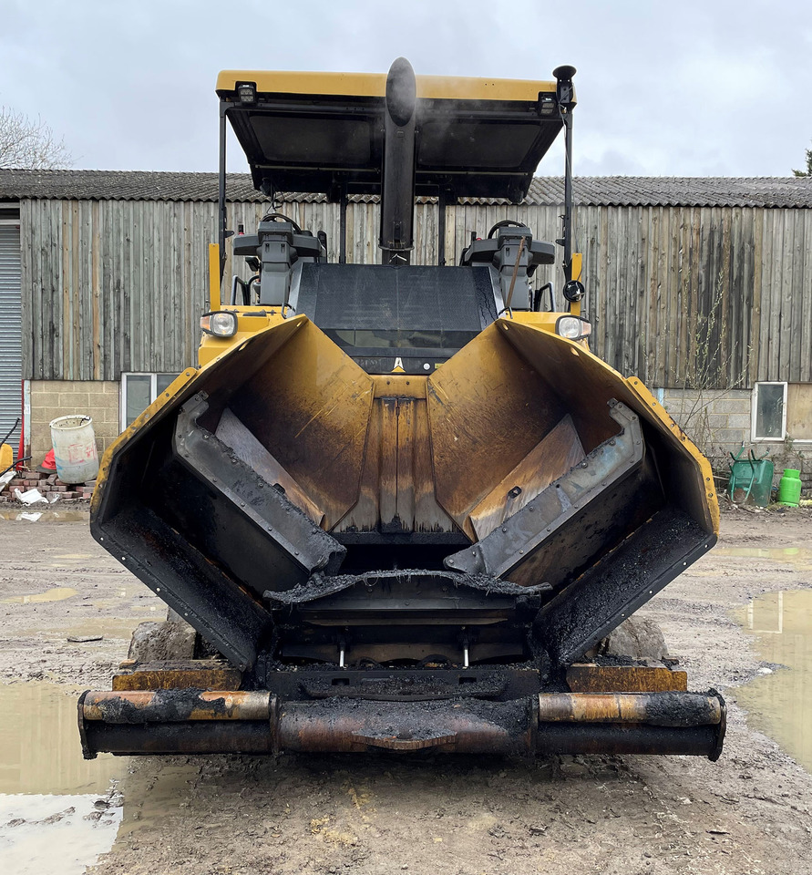 Caterpillar AP500F - Útburkológép: 5 kép. Caterpillar AP500F - Útburkológép: 5 kép.