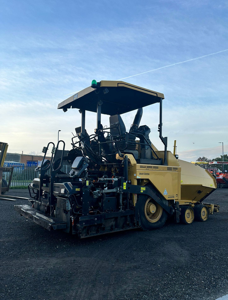 Caterpillar AP500F - Útburkológép: 4 kép. Caterpillar AP500F - Útburkológép: 4 kép.