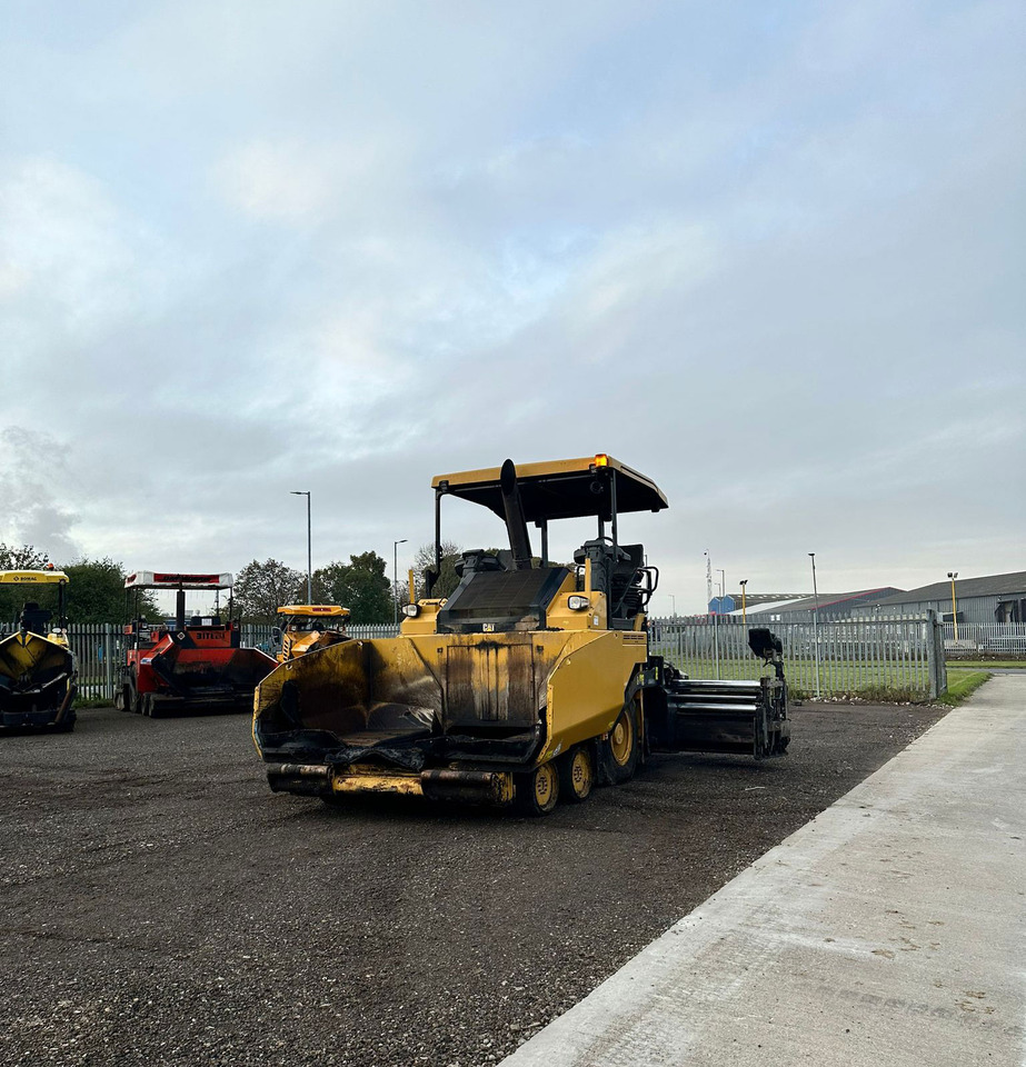 Caterpillar AP500F - Útburkológép: 5 kép. Caterpillar AP500F - Útburkológép: 5 kép.