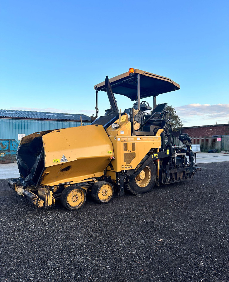 Caterpillar AP500F - Útburkológép: 2 kép. Caterpillar AP500F - Útburkológép: 2 kép.