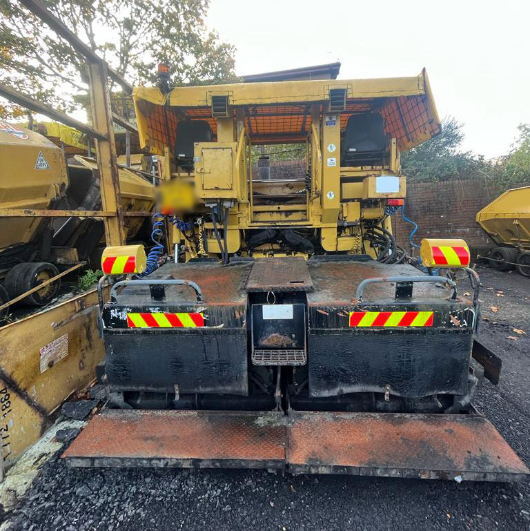 Caterpillar AP600 - Útburkológép: 4 kép. Caterpillar AP600 - Útburkológép: 4 kép.