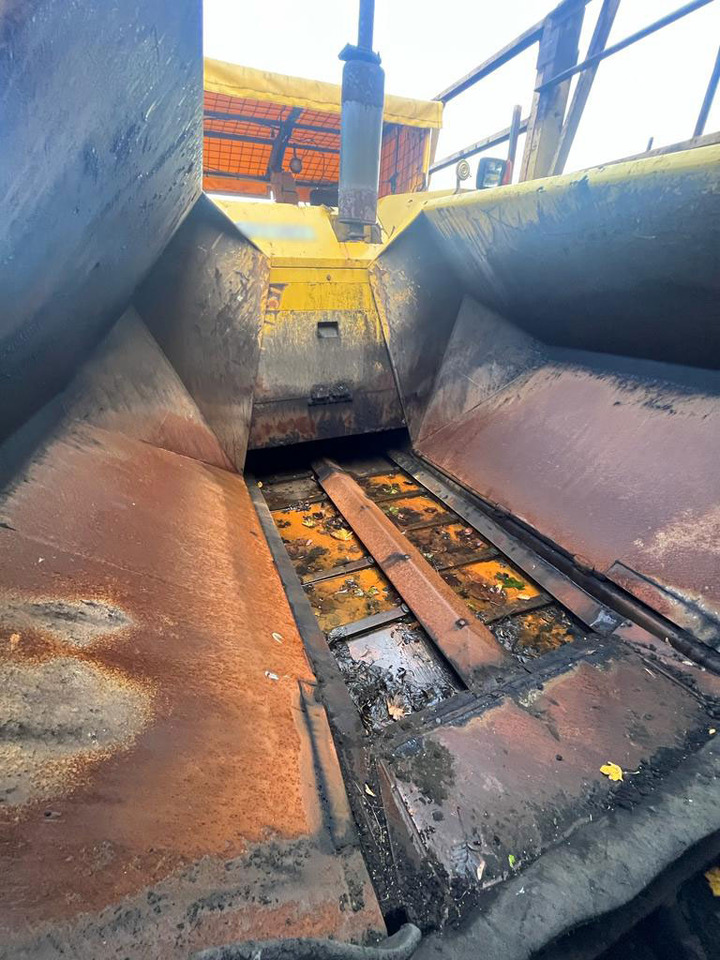 Caterpillar AP600 - Útburkológép: 5 kép. Caterpillar AP600 - Útburkológép: 5 kép.