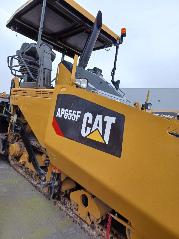 Caterpillar AP655F - Útburkológép: 3 kép. Caterpillar AP655F - Útburkológép: 3 kép.
