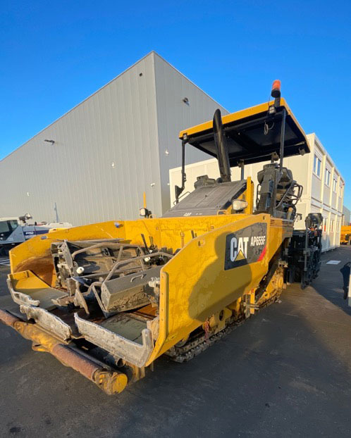 Caterpillar AP655F - Útburkológép: 2 kép. Caterpillar AP655F - Útburkológép: 2 kép.