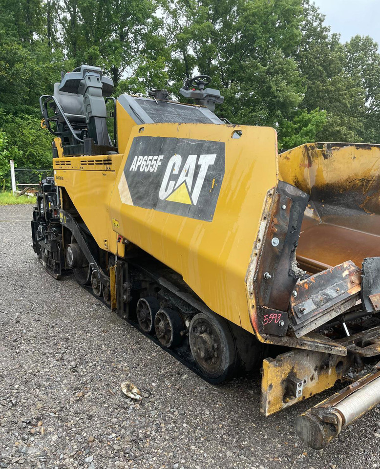 Caterpillar AP655F - Útburkológép: 3 kép. Caterpillar AP655F - Útburkológép: 3 kép.