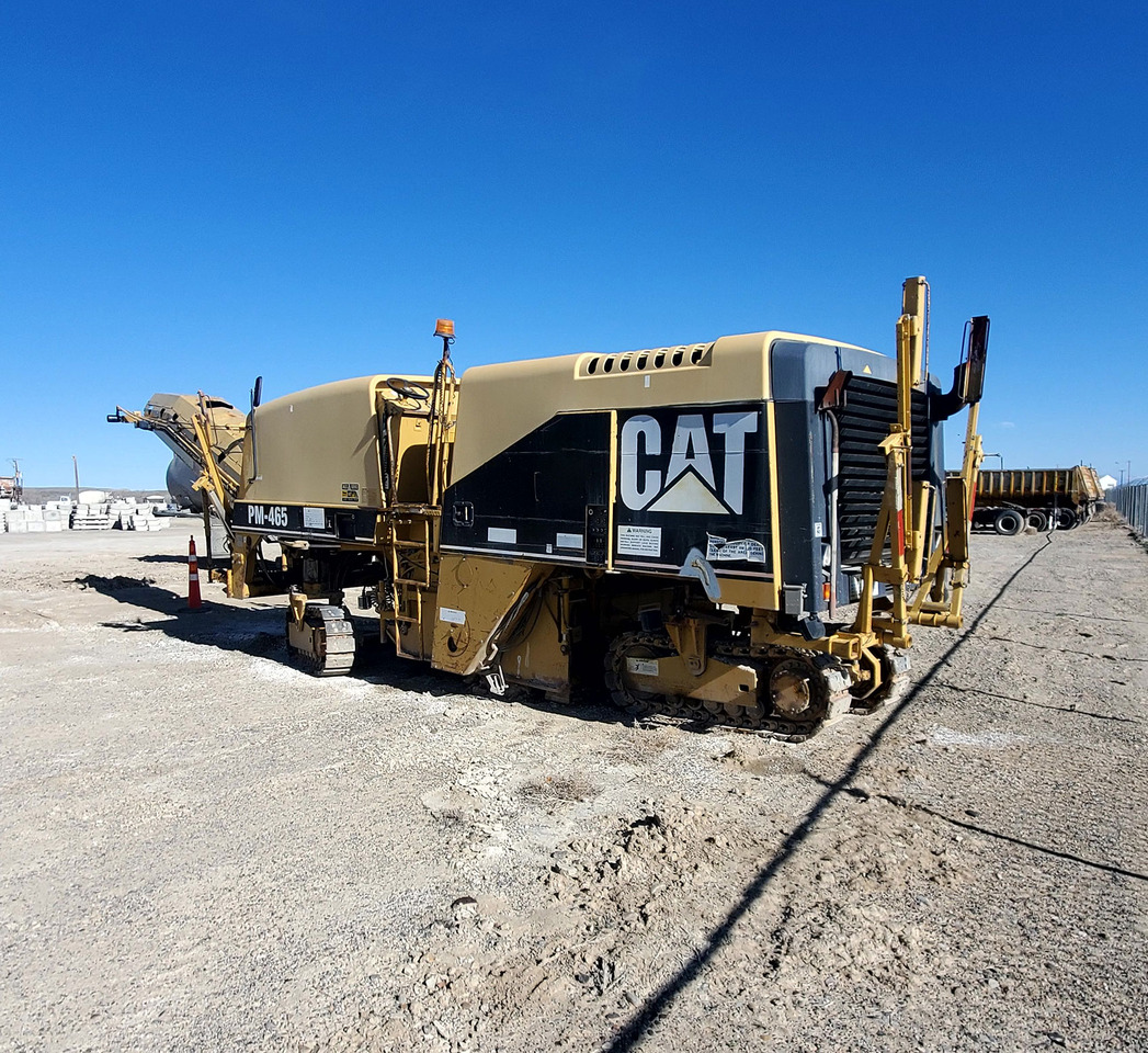 Caterpillar PM-465 - Aszfaltmaró: 1 kép. Caterpillar PM-465 - Aszfaltmaró: 1 kép.