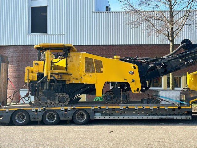Caterpillar PM313 - Aszfaltmaró: 4 kép. Caterpillar PM313 - Aszfaltmaró: 4 kép.