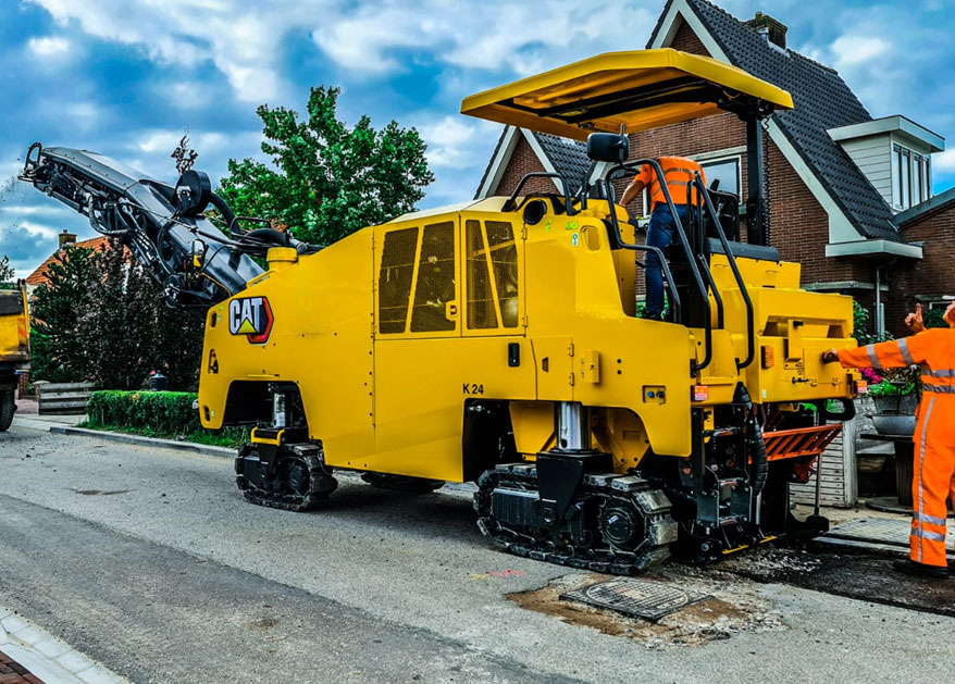 Caterpillar PM313 - Aszfaltmaró: 1 kép. Caterpillar PM313 - Aszfaltmaró: 1 kép.