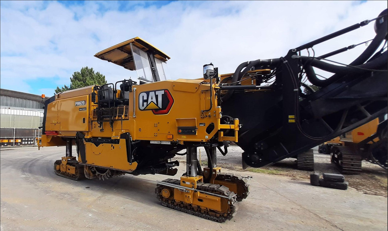 Caterpillar PM620 - Aszfaltmaró: 1 kép. Caterpillar PM620 - Aszfaltmaró: 1 kép.