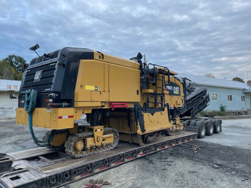Caterpillar PM822 - Aszfaltmaró: 2 kép. Caterpillar PM822 - Aszfaltmaró: 2 kép.