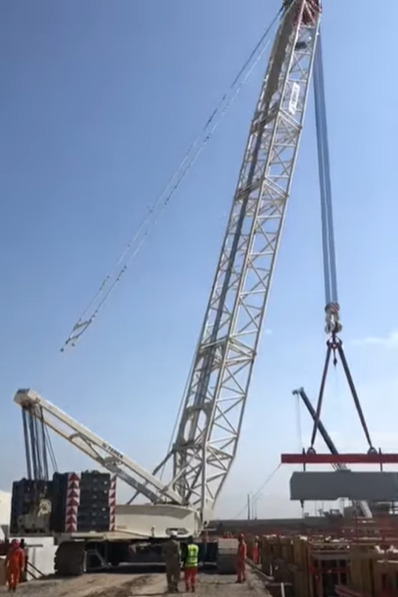 Demag CC 2400-1 - Lánctalpas daru: 2 kép. Demag CC 2400-1 - Lánctalpas daru: 2 kép.