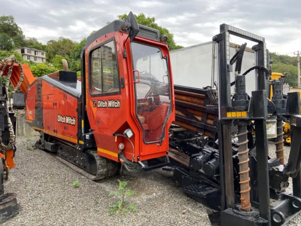 Ditch Witch JT60AT - Irányított fúrógép: 2 kép. Ditch Witch JT60AT - Irányított fúrógép: 2 kép.