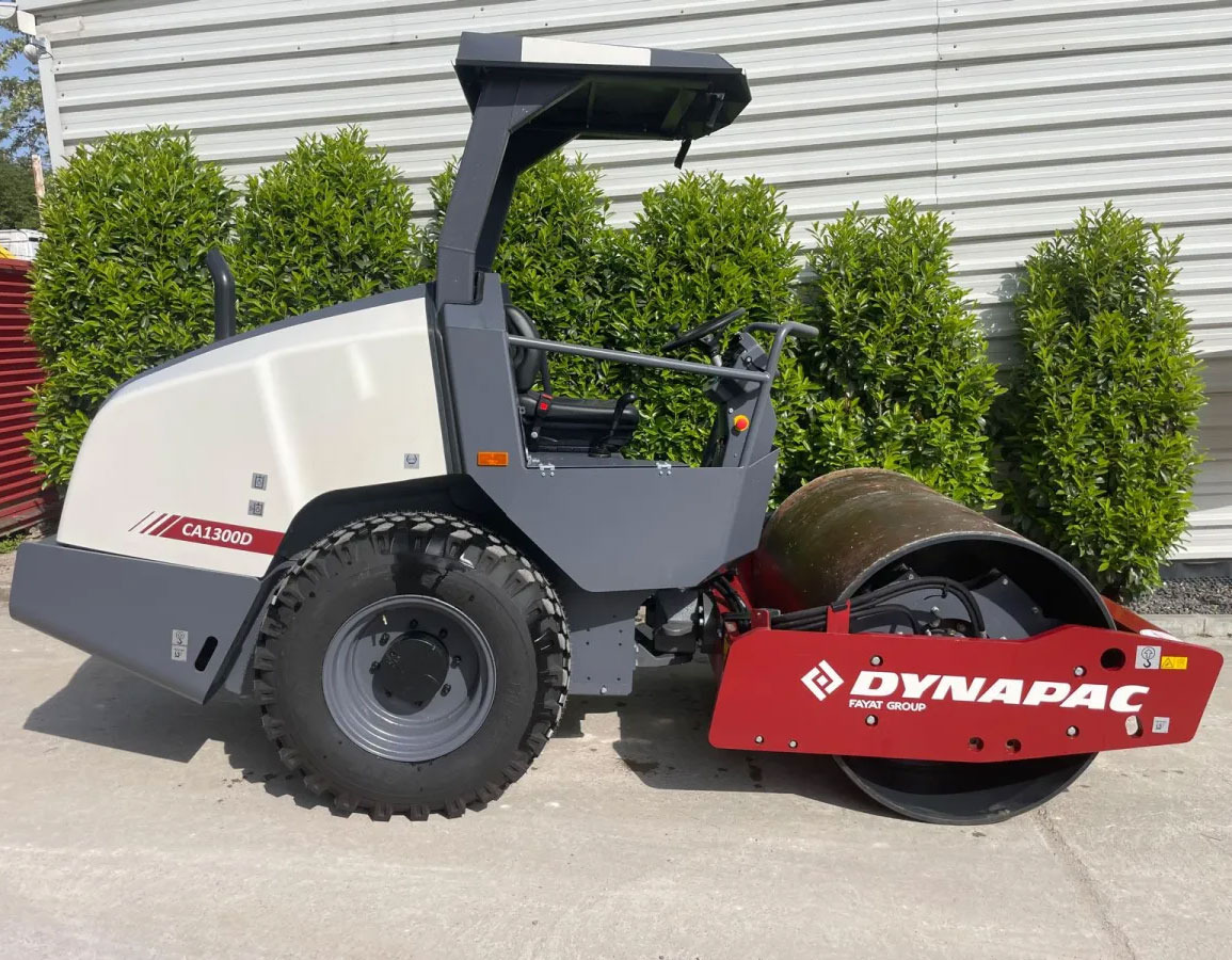 Dynapac CA1300D - Henger: 3 kép. Dynapac CA1300D - Henger: 3 kép.