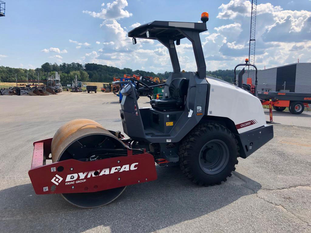 Dynapac CA1300D - Henger: 2 kép. Dynapac CA1300D - Henger: 2 kép.
