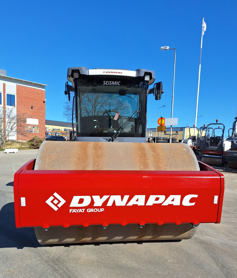 Dynapac CA3500D - Talajtömörítő: 3 kép. Dynapac CA3500D - Talajtömörítő: 3 kép.