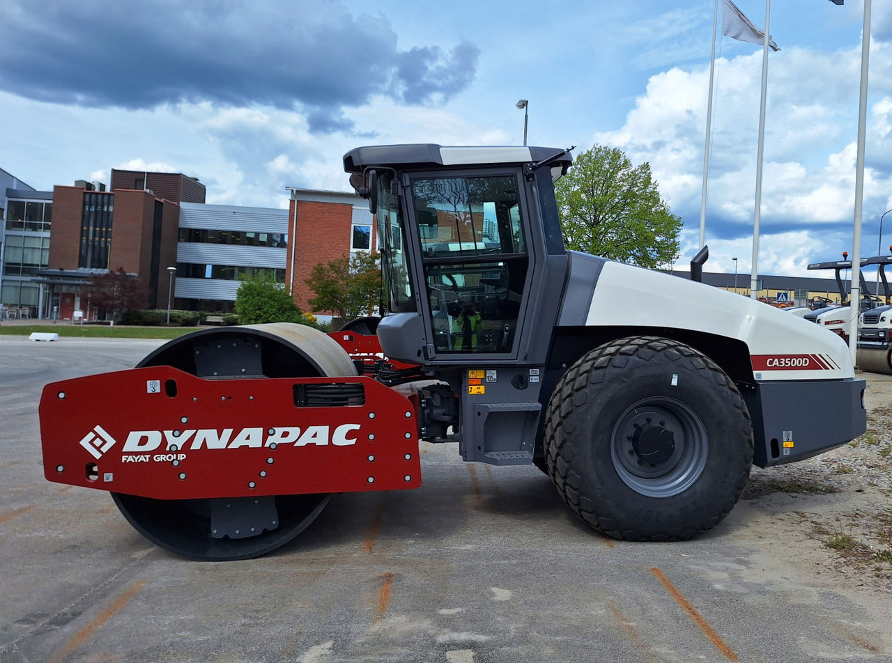Dynapac CA3500D - Talajtömörítő: 1 kép. Dynapac CA3500D - Talajtömörítő: 1 kép.