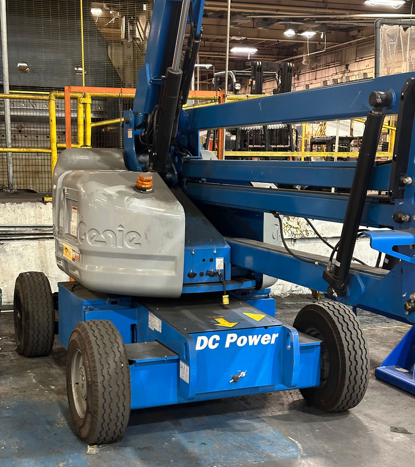 Genie Z-45/25J - Teleszkópos homlokrakodó: 3 kép. Genie Z-45/25J - Teleszkópos homlokrakodó: 3 kép.