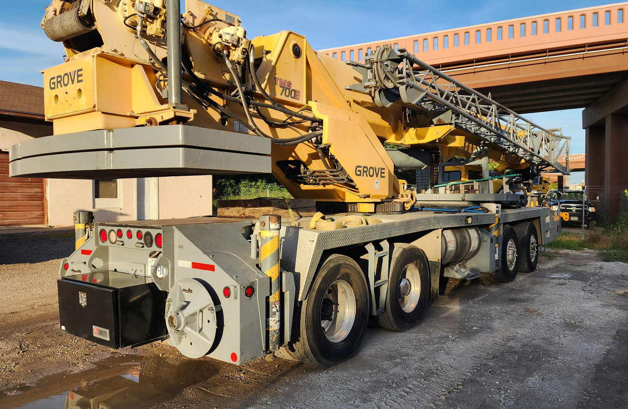 Grove TMS700E - Autódaru: 5 kép. Grove TMS700E - Autódaru: 5 kép.