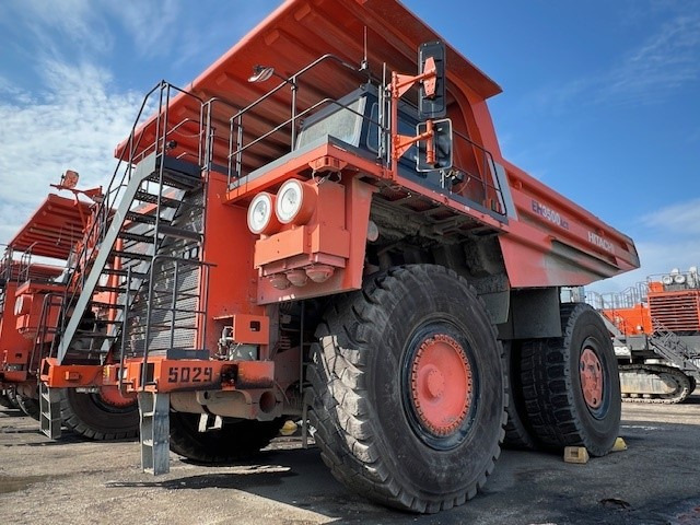 Hitachi EH3500ACII - Dömper: 2 kép. Hitachi EH3500ACII - Dömper: 2 kép.