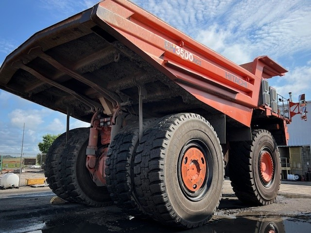 Hitachi EH3500ACII - Dömper: 4 kép. Hitachi EH3500ACII - Dömper: 4 kép.