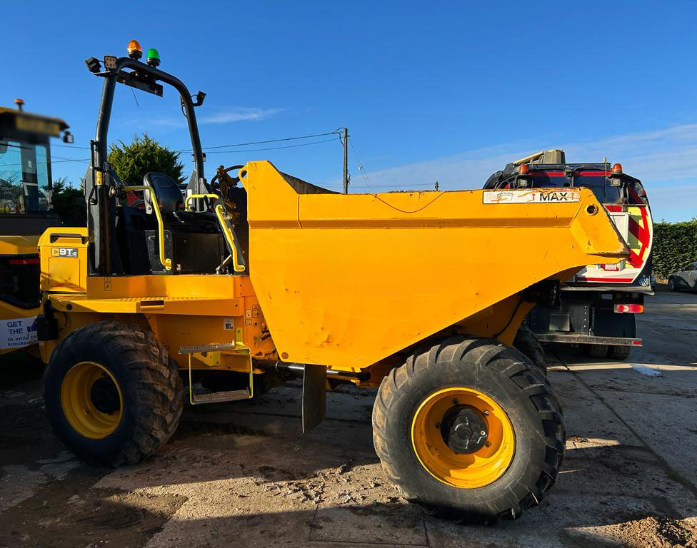 JCB 9T-2 - Minidömper: 2 kép. JCB 9T-2 - Minidömper: 2 kép.