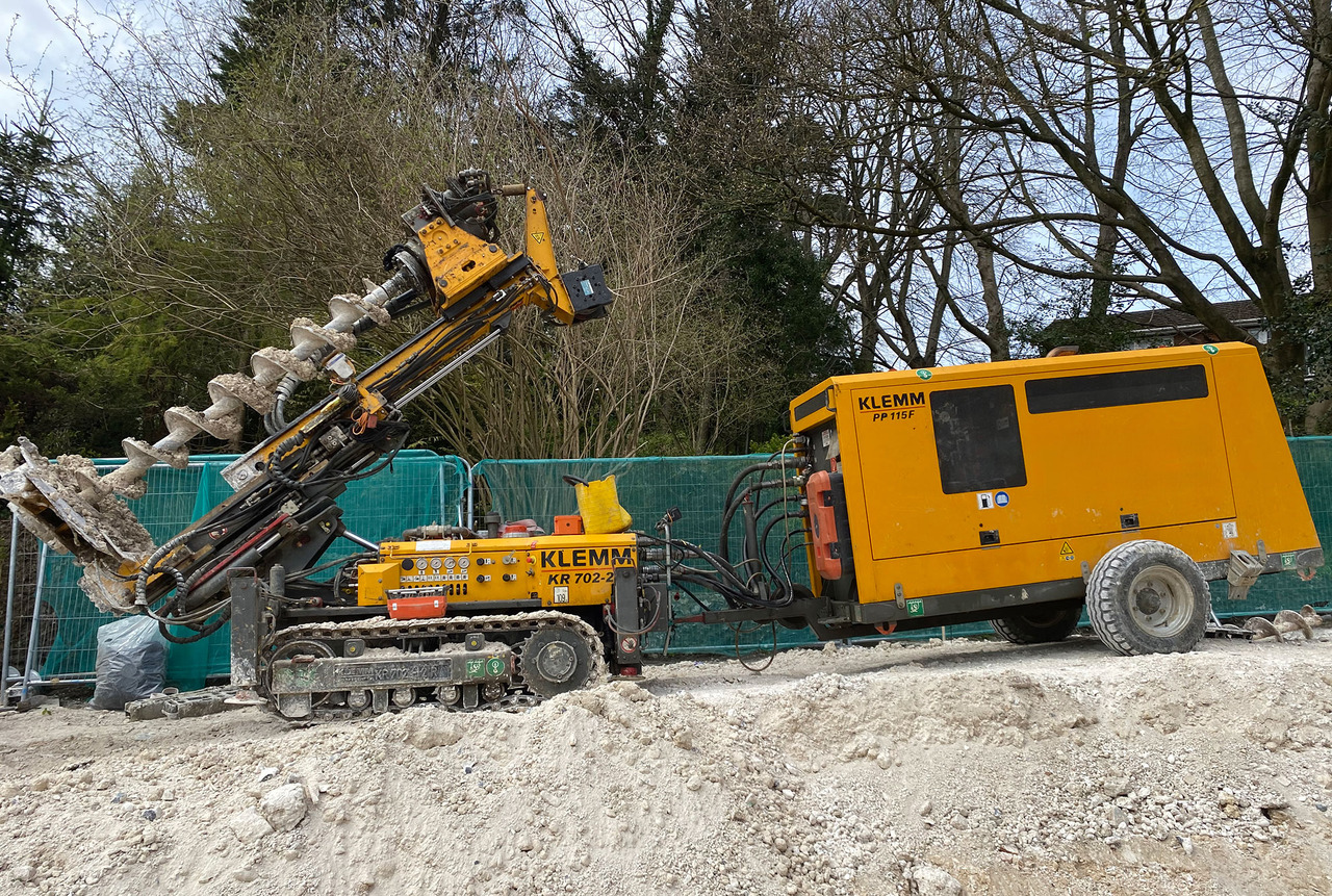 Klemm KR 702-2R - Cölöpverő: 1 kép. Klemm KR 702-2R - Cölöpverő: 1 kép.