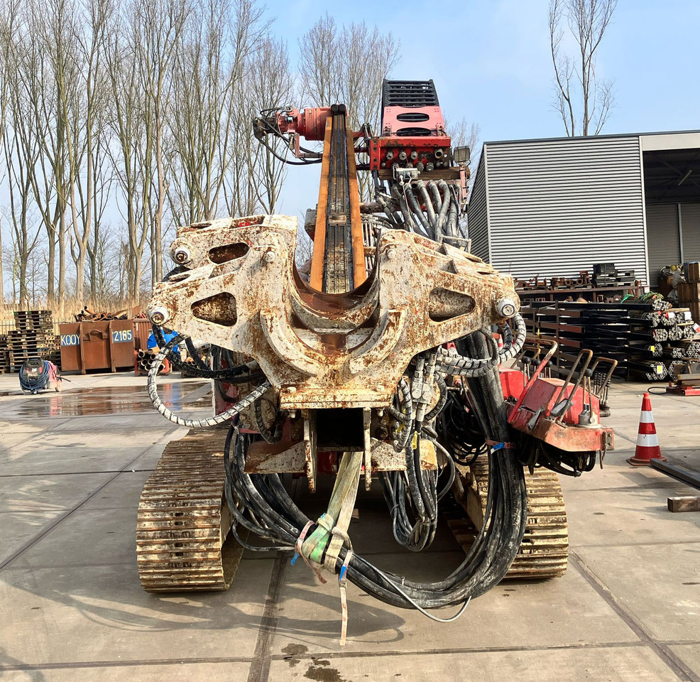 Klemm KR 806-3D - Cölöpverő: 4 kép. Klemm KR 806-3D - Cölöpverő: 4 kép.