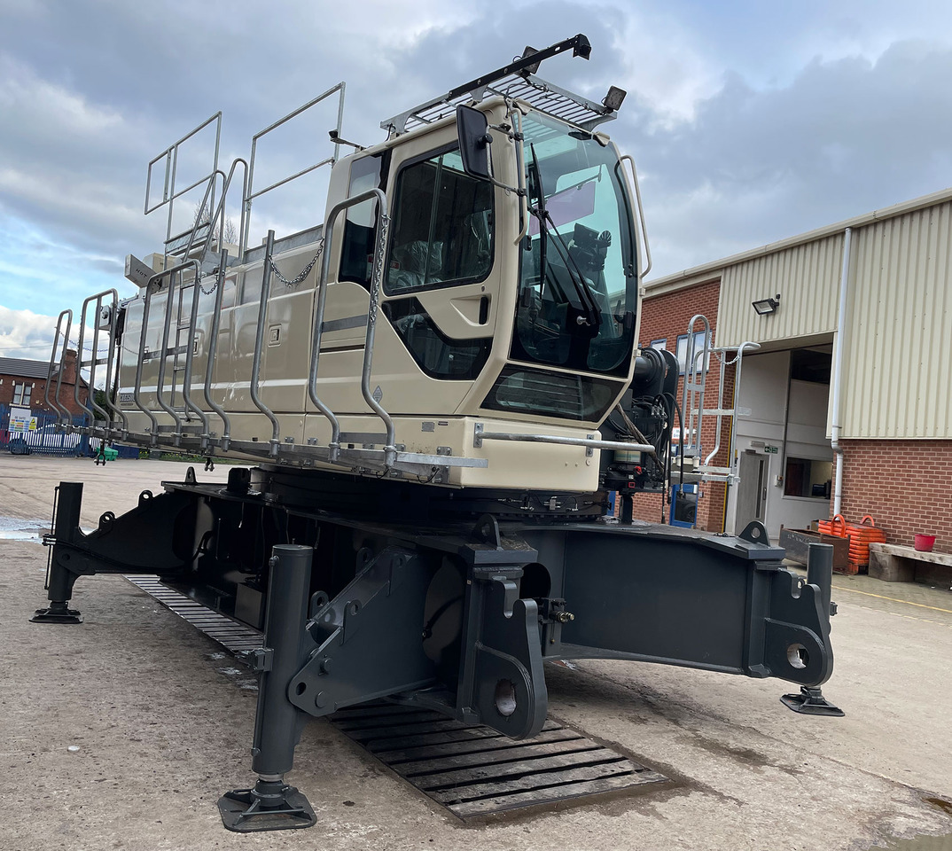 Kobelco CKE2500G - Lánctalpas daru: 4 kép. Kobelco CKE2500G - Lánctalpas daru: 4 kép.