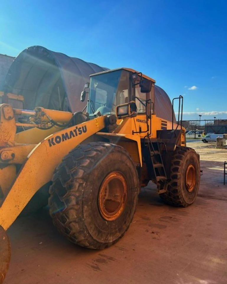 Komatsu WA450-5L - Gumikerekes homlokrakodó: 2 kép. Komatsu WA450-5L - Gumikerekes homlokrakodó: 2 kép.
