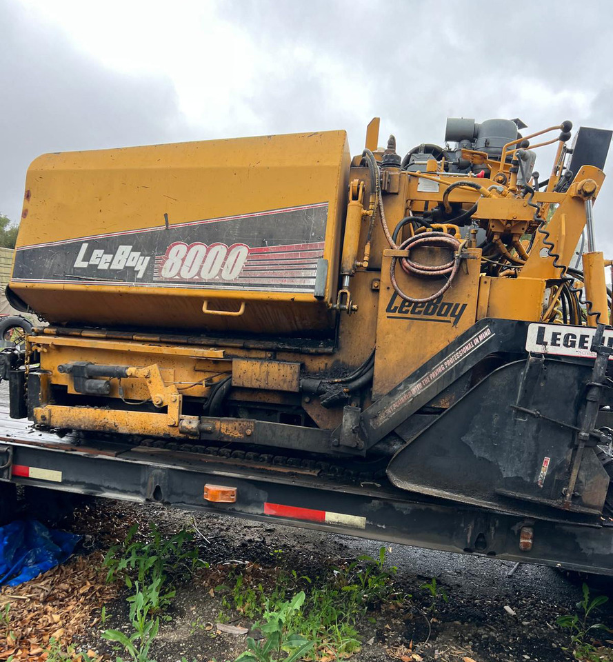 Leeboy 8000T - Útburkológép: 2 kép. Leeboy 8000T - Útburkológép: 2 kép.