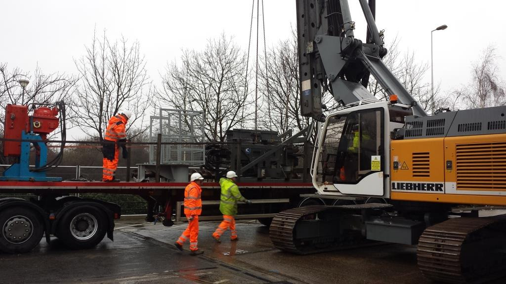 Liebherr LRB 125 XL - Cölöpverő: 4 kép. Liebherr LRB 125 XL - Cölöpverő: 4 kép.