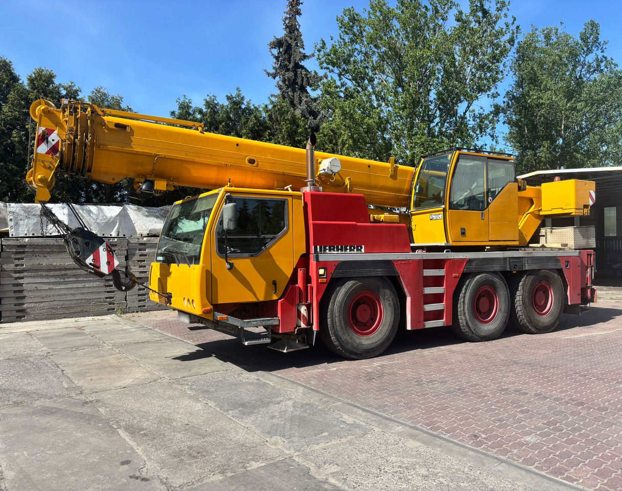 Liebherr LTM 1045-1 - Autódaru: 2 kép. Liebherr LTM 1045-1 - Autódaru: 2 kép.