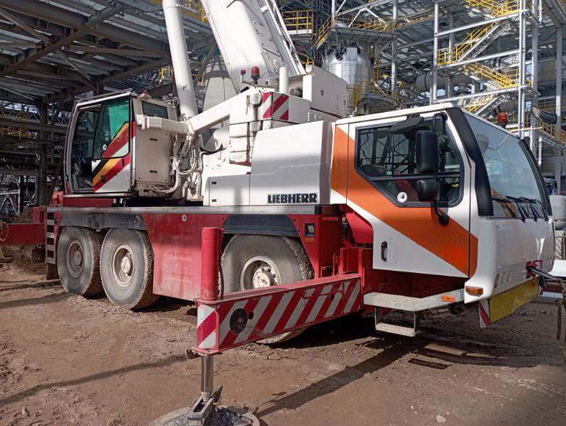 Liebherr LTM 1055-3.2 - Autódaru: 2 kép. Liebherr LTM 1055-3.2 - Autódaru: 2 kép.