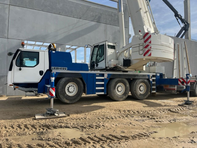 Liebherr LTM 1060-3.1 - Toronydaru: 2 kép. Liebherr LTM 1060-3.1 - Toronydaru: 2 kép.