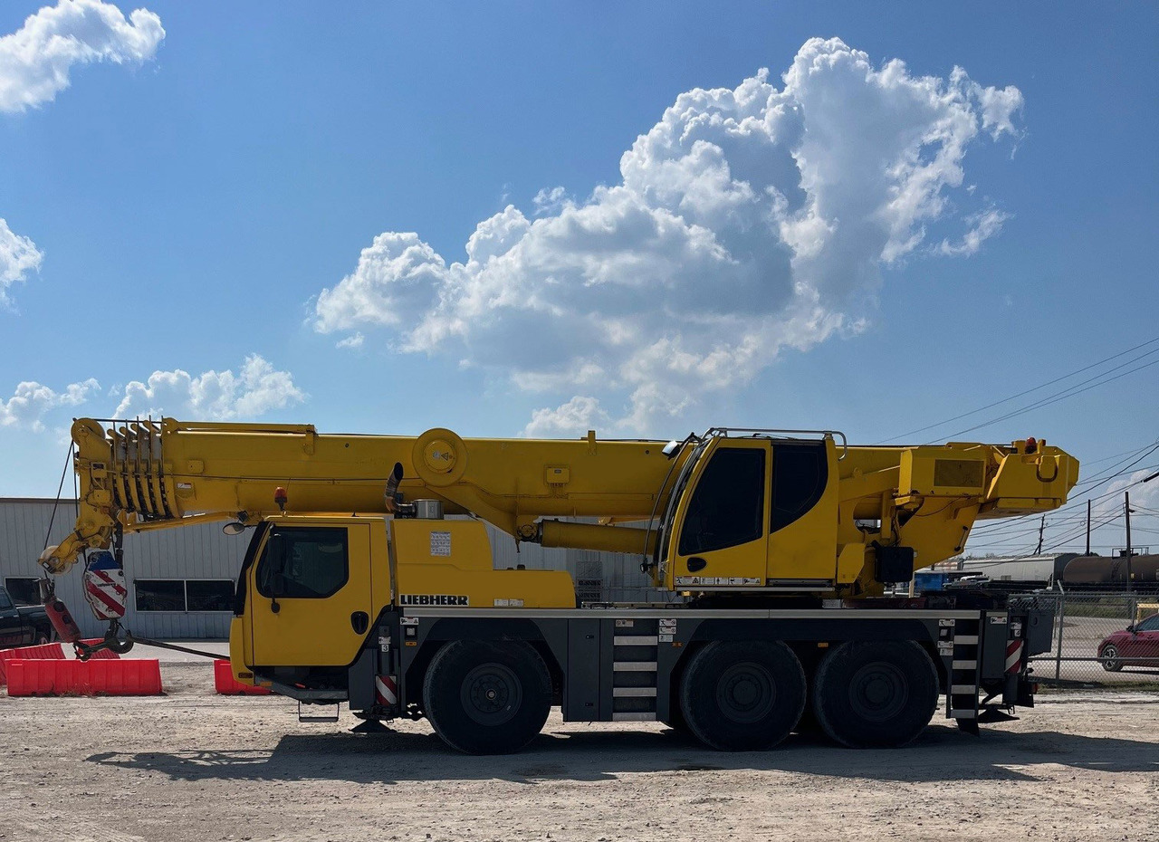 Liebherr LTM 1060-3.1 - Autódaru: 3 kép. Liebherr LTM 1060-3.1 - Autódaru: 3 kép.