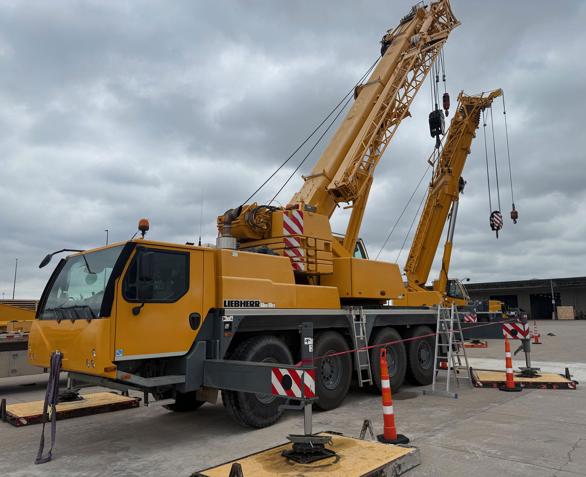 Liebherr LTM 1070-4.2 - Autódaru: 3 kép. Liebherr LTM 1070-4.2 - Autódaru: 3 kép.