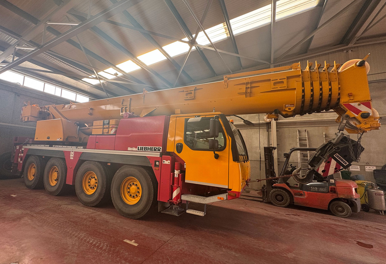 Liebherr LTM 1070-4.2 - Autódaru: 2 kép. Liebherr LTM 1070-4.2 - Autódaru: 2 kép.