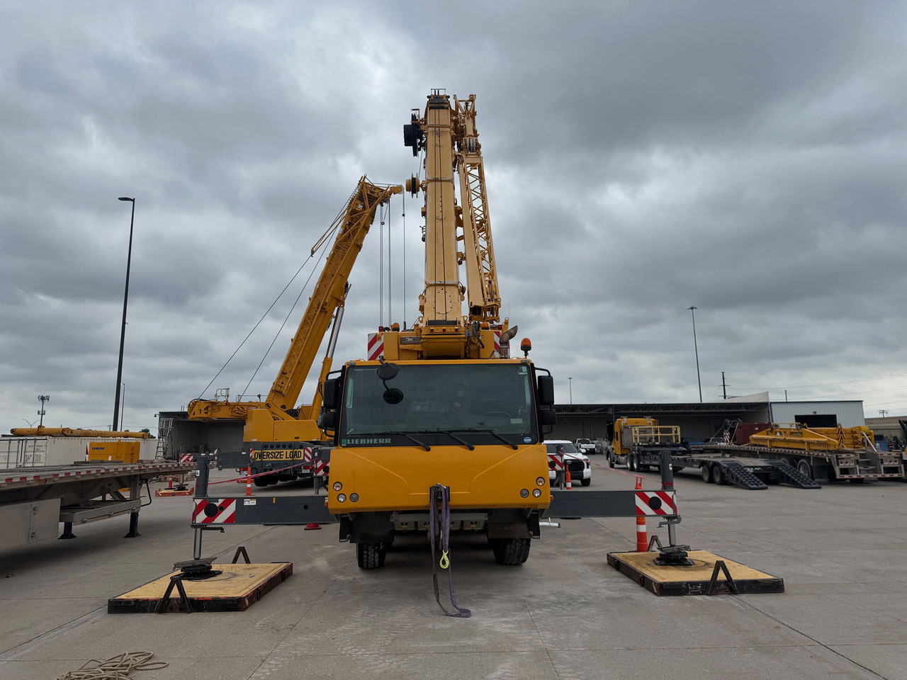 Liebherr LTM 1070-4.2 - Autódaru: 5 kép. Liebherr LTM 1070-4.2 - Autódaru: 5 kép.