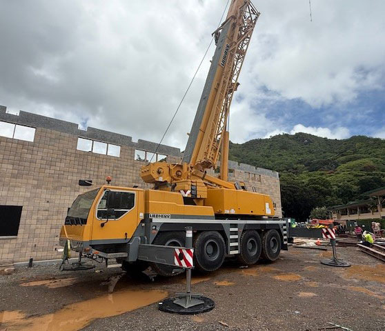 Liebherr LTM 1100-4.1 - Autódaru: 2 kép. Liebherr LTM 1100-4.1 - Autódaru: 2 kép.