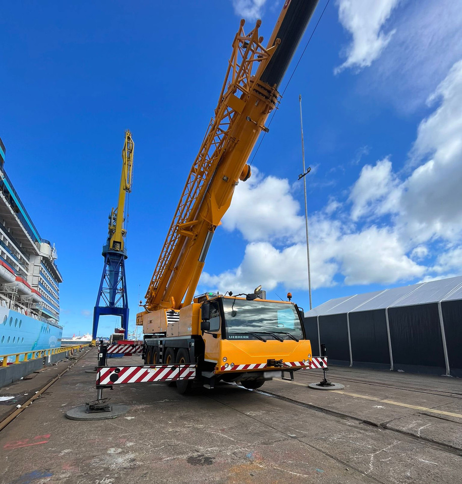 Liebherr LTM 1100-4.2 - Autódaru: 4 kép. Liebherr LTM 1100-4.2 - Autódaru: 4 kép.