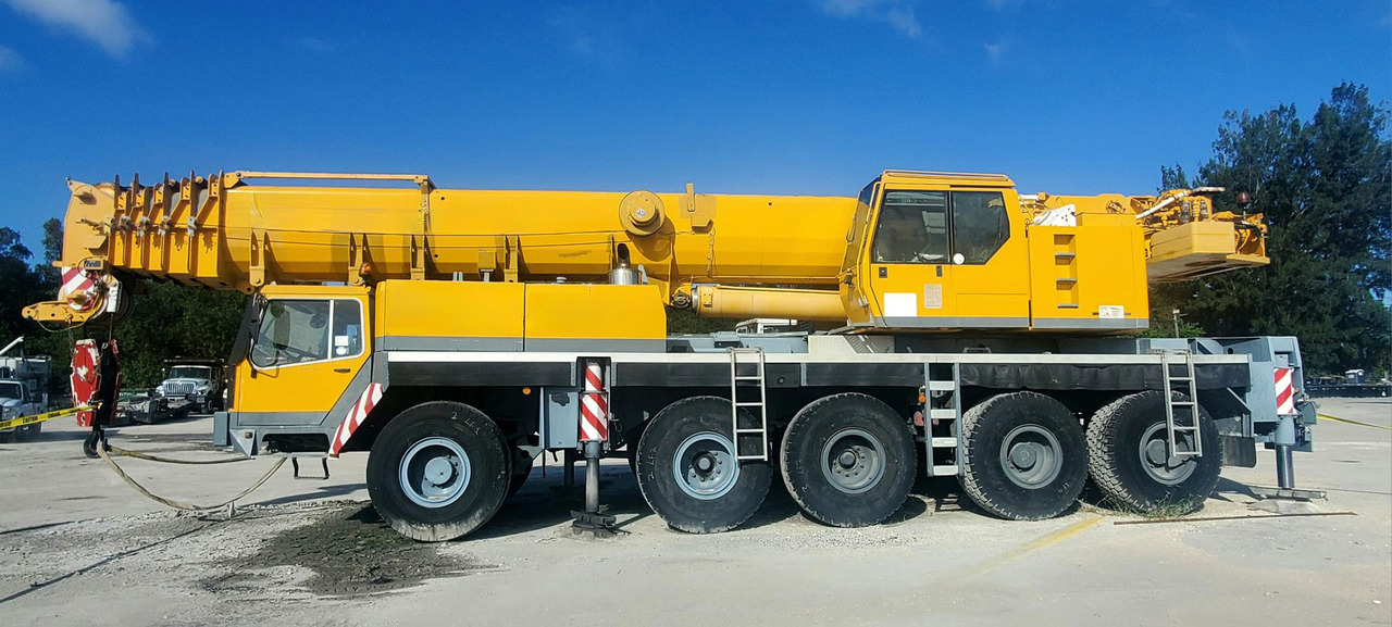 Liebherr LTM 1120-1 - Autódaru: 2 kép. Liebherr LTM 1120-1 - Autódaru: 2 kép.