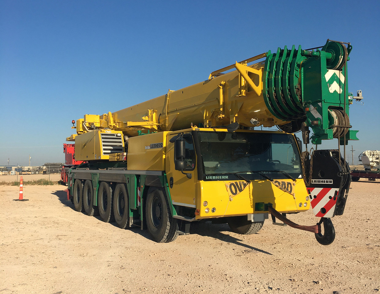 Liebherr LTM 1130-5.1 - Autódaru: 3 kép. Liebherr LTM 1130-5.1 - Autódaru: 3 kép.