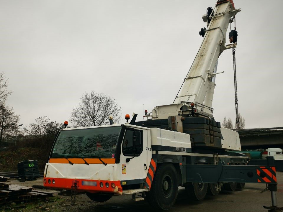 Liebherr LTM 1200-5.1 - Autódaru: 3 kép. Liebherr LTM 1200-5.1 - Autódaru: 3 kép.