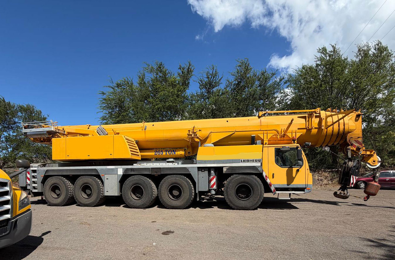 Liebherr LTM 1220-5.2 - Autódaru: 4 kép. Liebherr LTM 1220-5.2 - Autódaru: 4 kép.