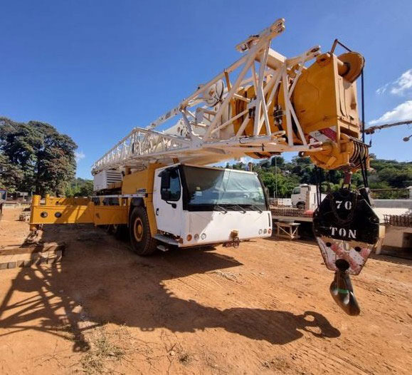 Liebherr LTM 1220 - Autódaru: 3 kép. Liebherr LTM 1220 - Autódaru: 3 kép.